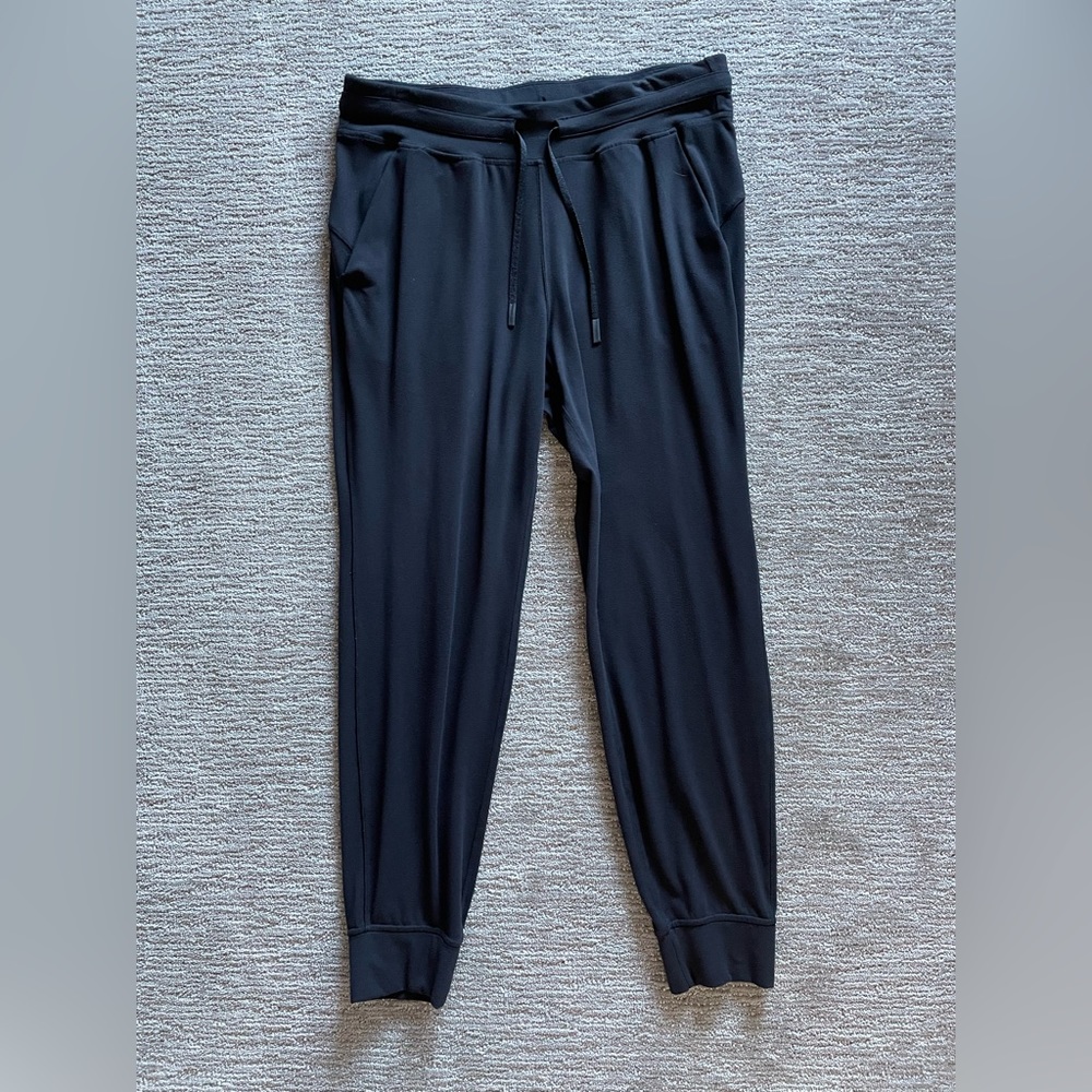 Women’s lululemon Ready to Rulu Joggers in black - size 12